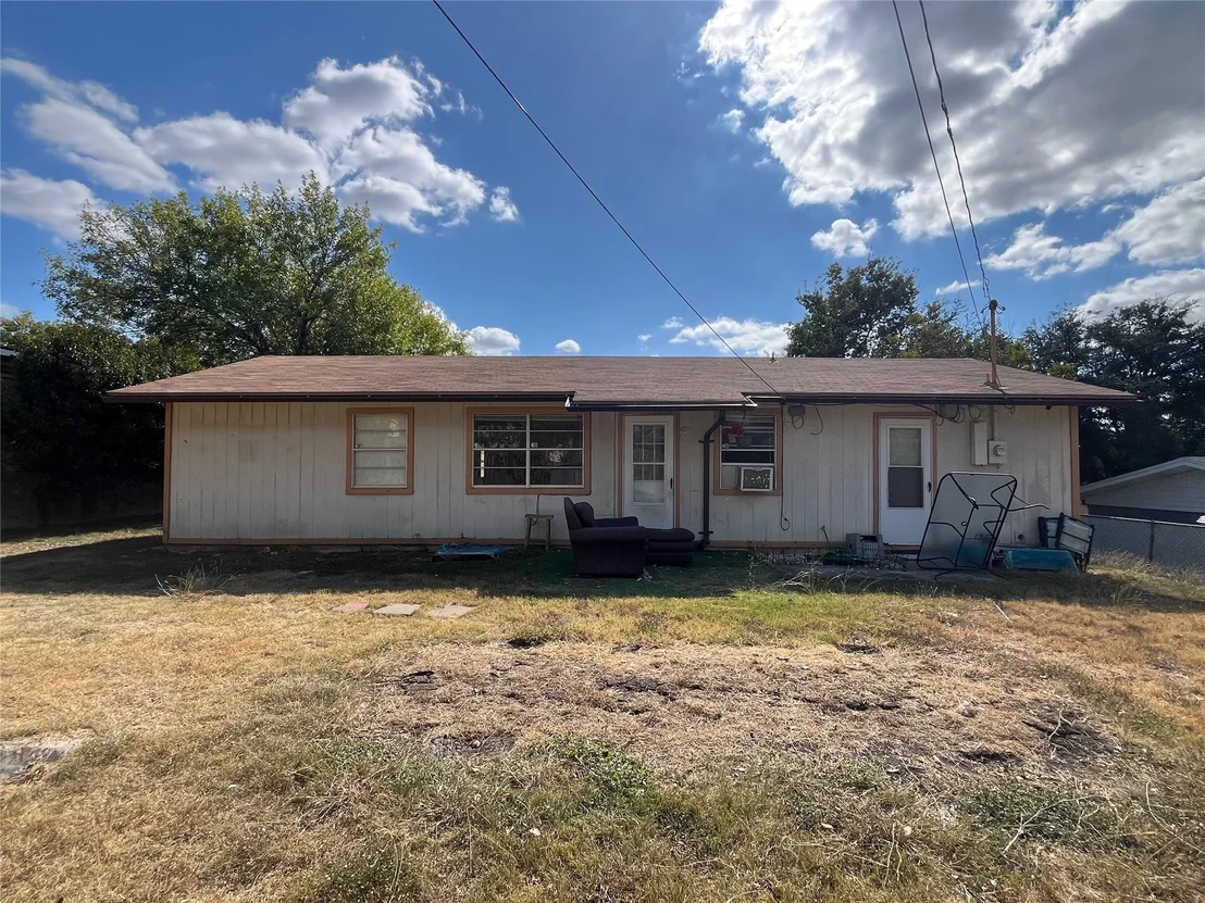 Photo of 1811 Crestview DR