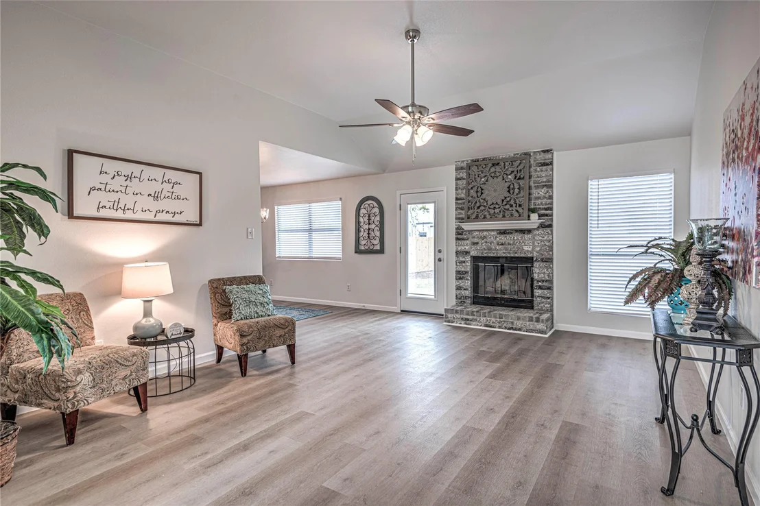 Photo of 101 Meadowbrook DR