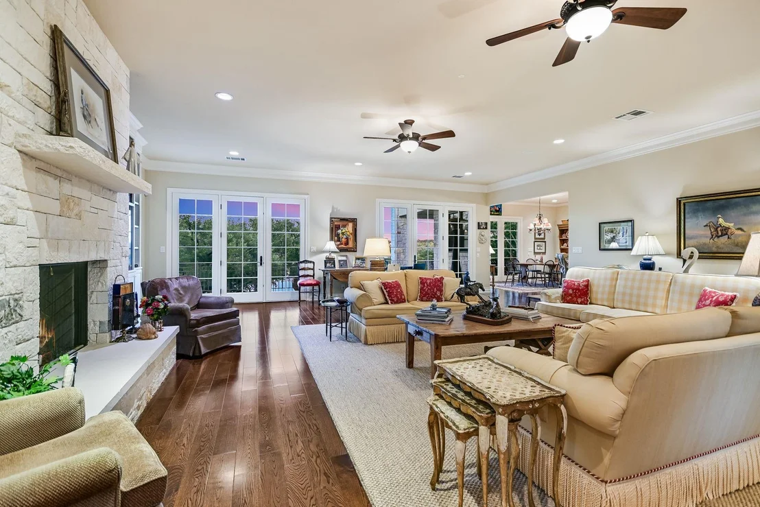 Photo of 3004 Travis Lakeside DR