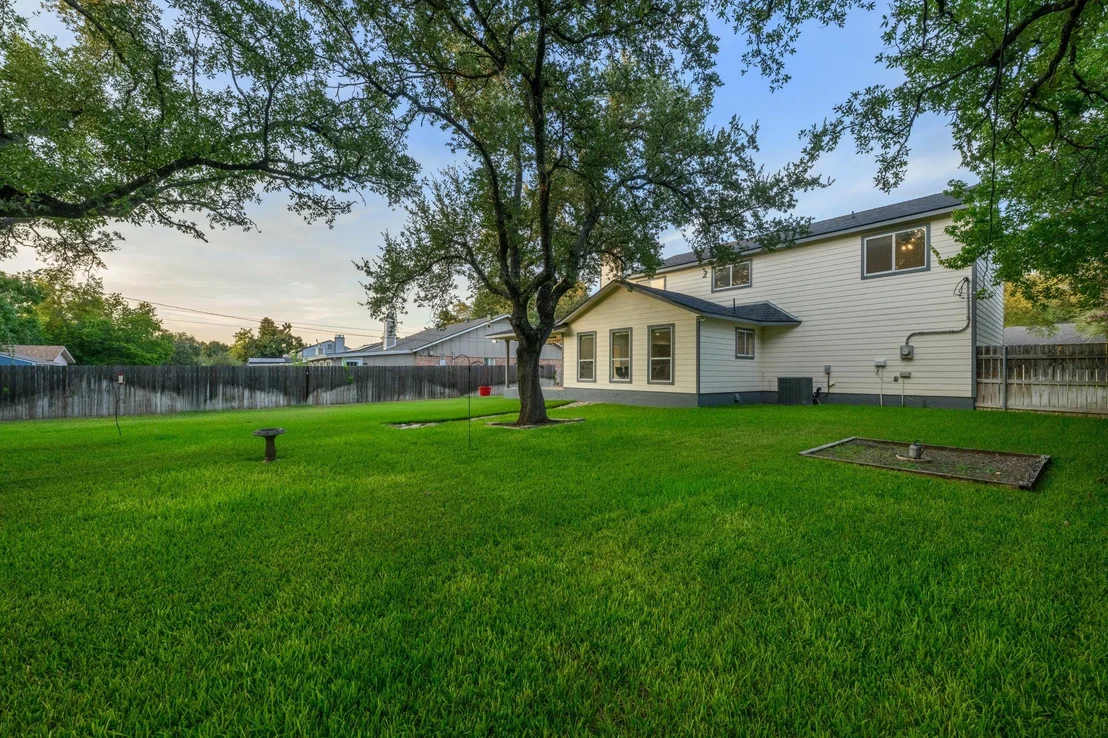 Photo of 1904 Oakridge DR