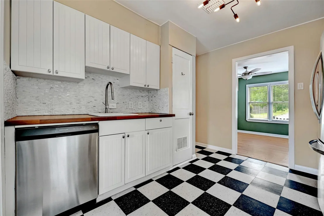 Photo of 5319 Harmon Ave