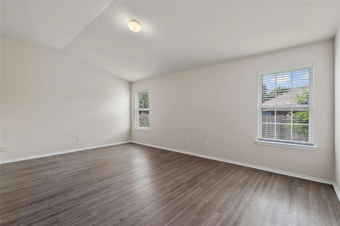Photo of 3924 Links LN