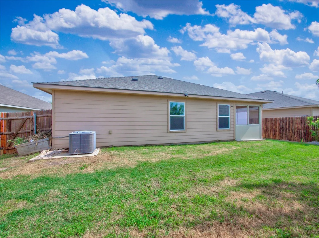 Photo of 15001 Custis LN