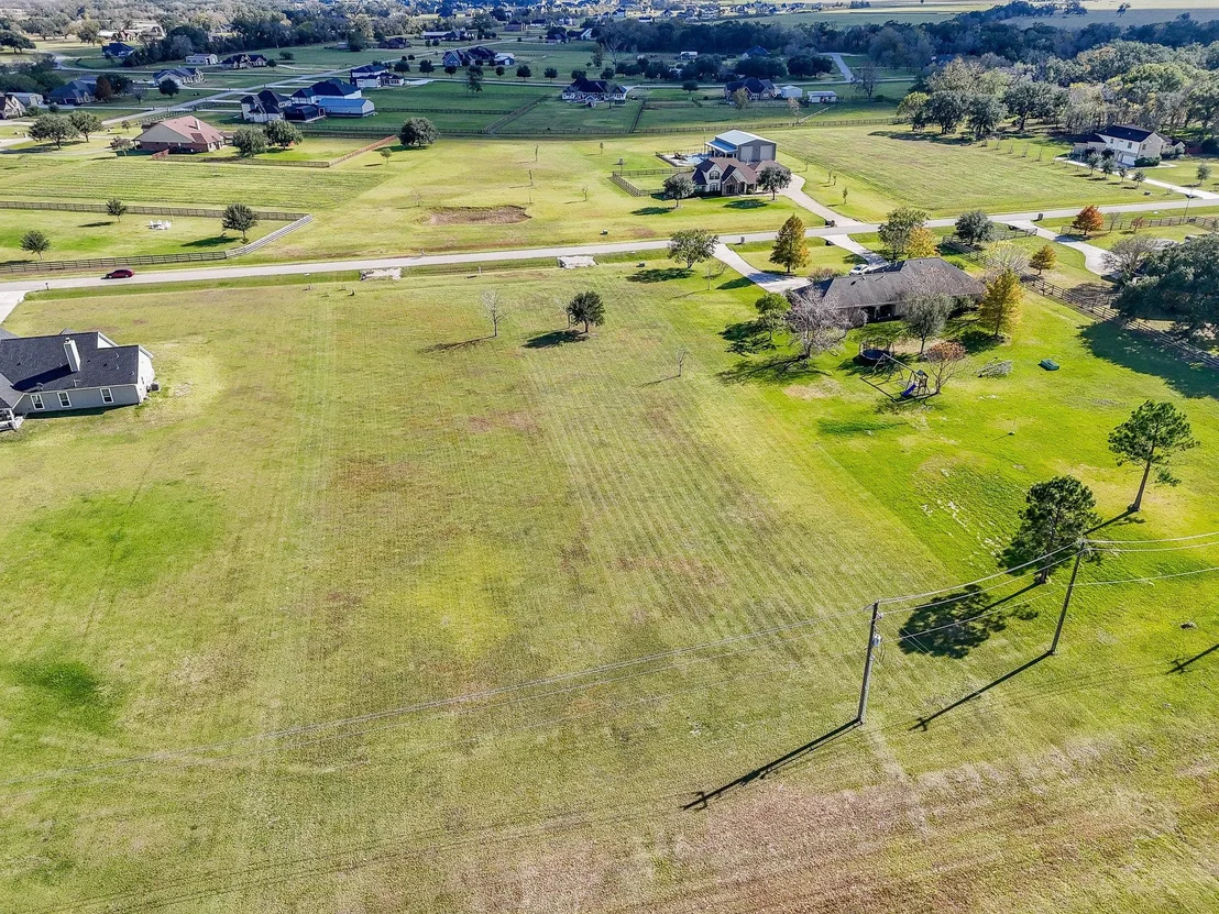 Photo of 702 Comanche Trail DR