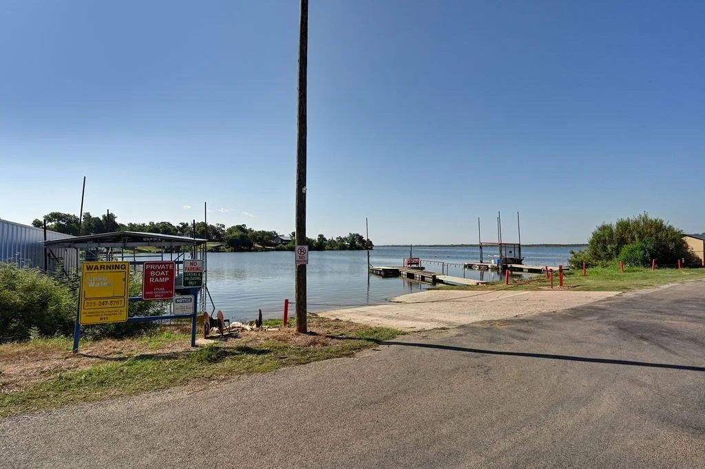 Photo of 819 Lakeshore LOOP