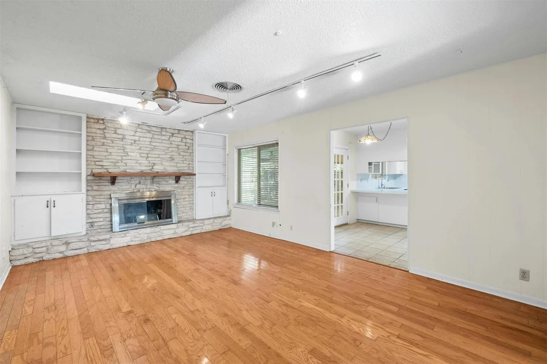 Photo of 6918 Vassar DR
