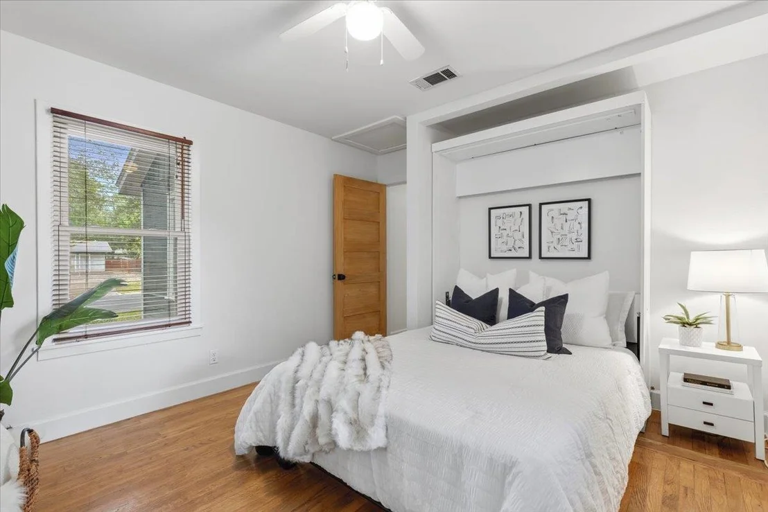 Photo of 5705 Duval ST
