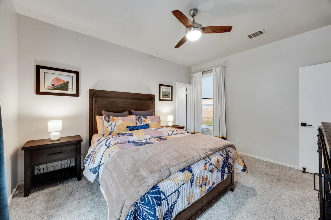 Photo of 922 Thackeray LN