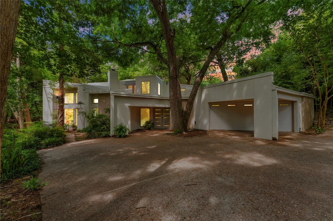 Photo of 3001 White Oak DR