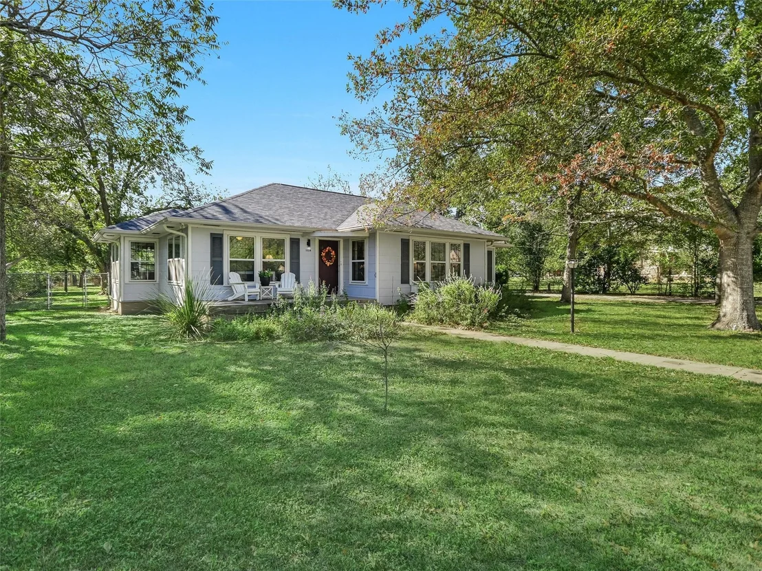 Photo of 1004 N Main ST