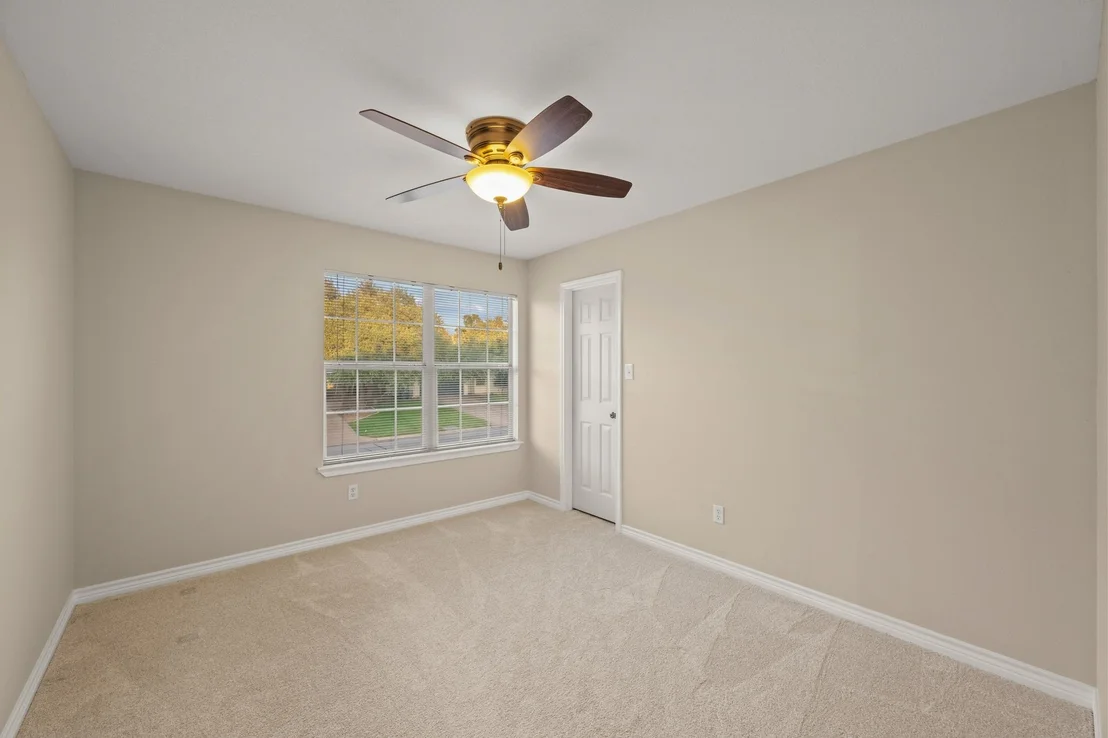 Photo of 1904 Oakridge DR