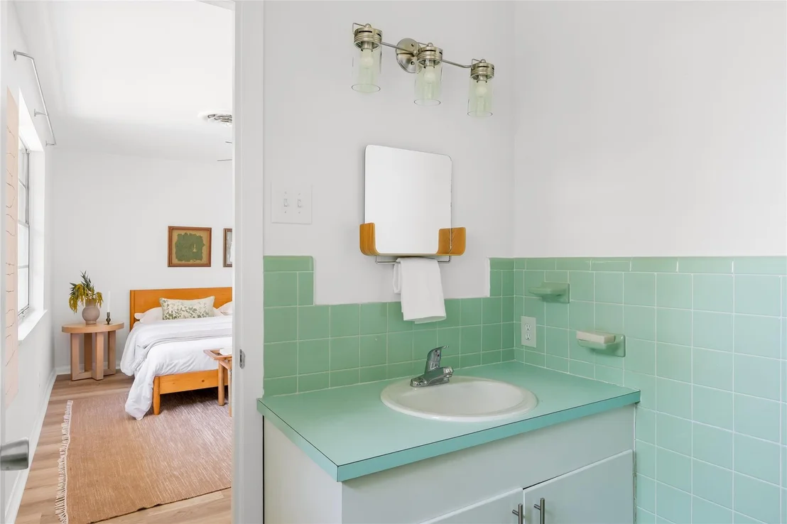 Photo of 304 W Bee ST
