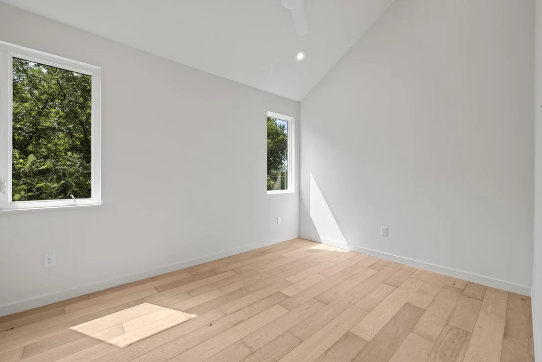 Photo of Unit 2 at 309 Franklin BLVD