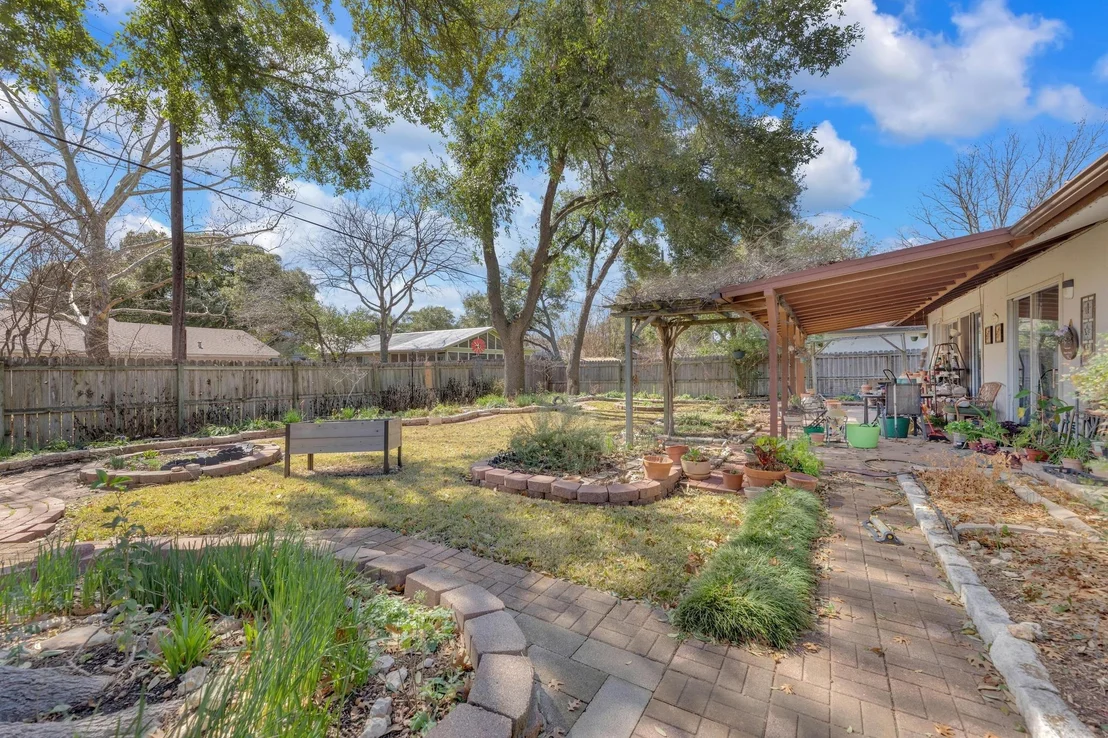 Photo of 3201 Foster LN