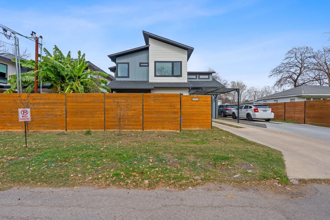 Photo of 606A Clifford DR