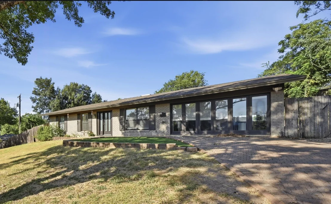 Photo of 2600 Oakhaven DR