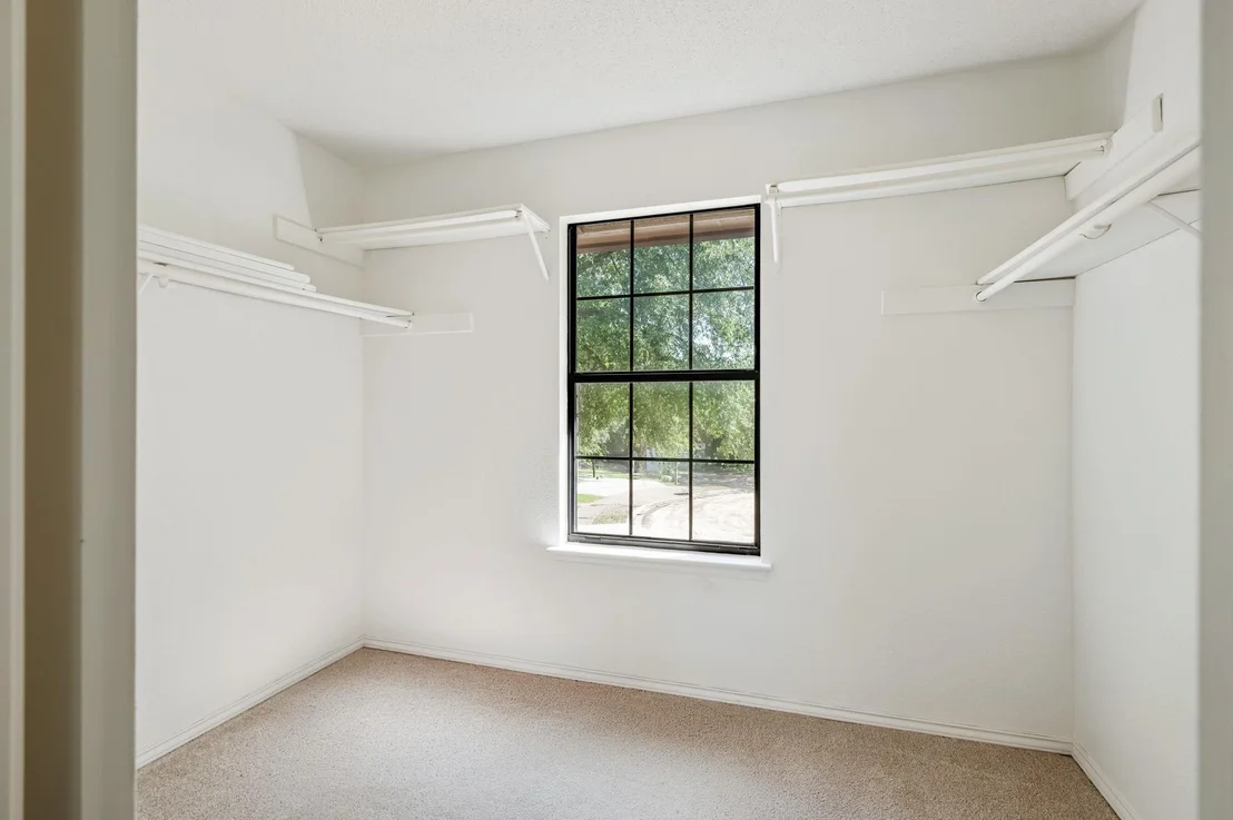Photo of 1106 Split Oak CV