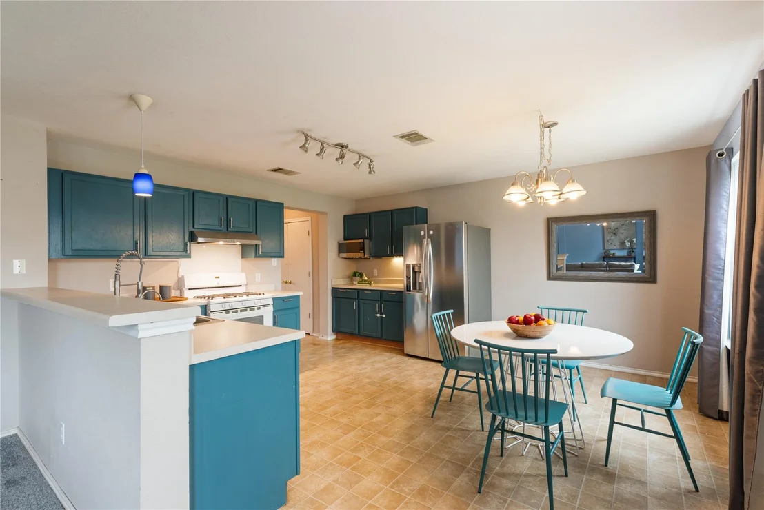 Photo of 1329 Amberwood LOOP