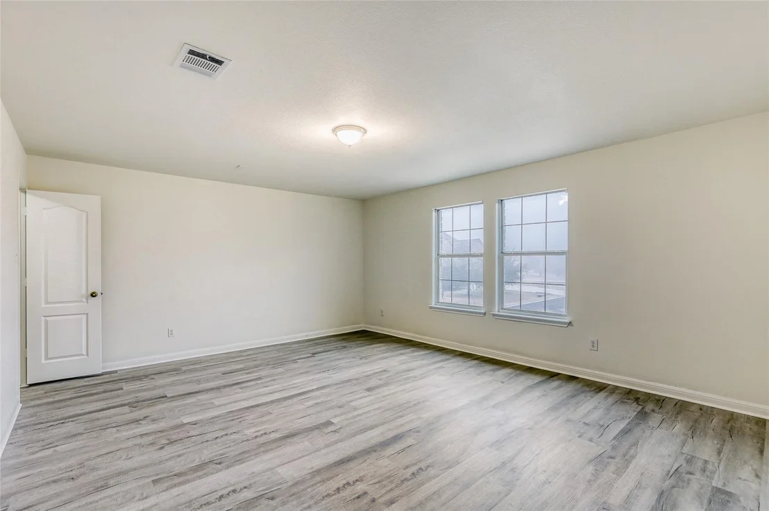 Photo of 113 Silver Lace LN