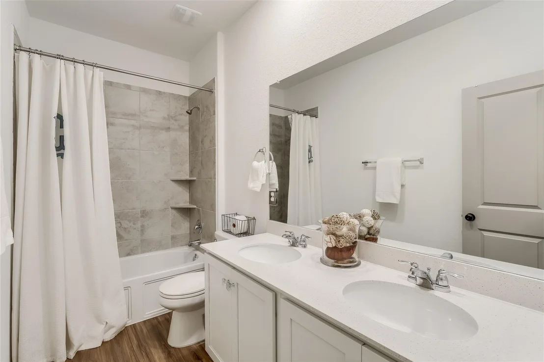 Photo of 1101 Bluewood BND