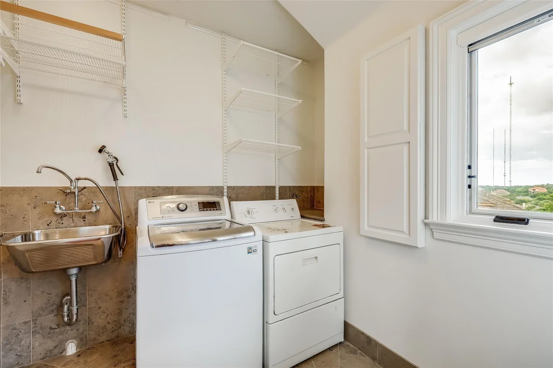 Photo of Unit 33 at 2800 Waymaker WAY