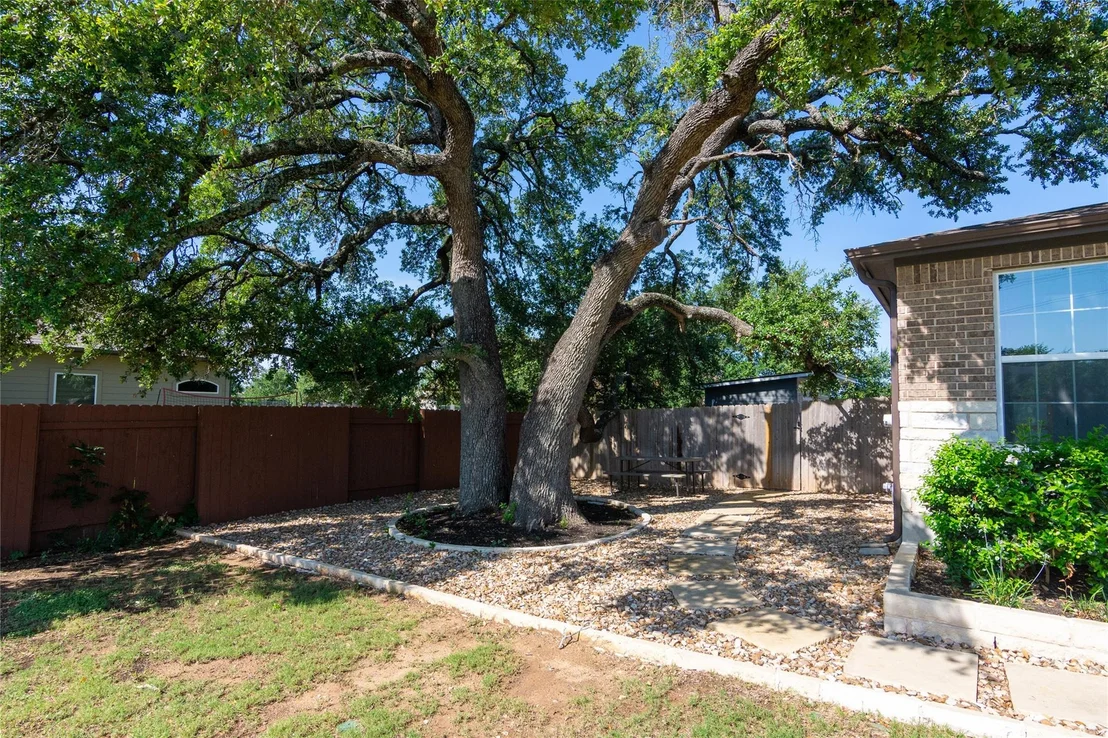 Photo of 121 Split Oak DR