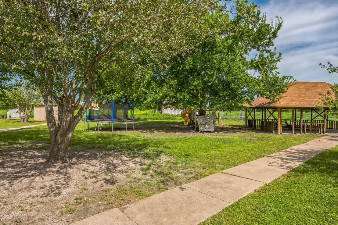 Photo of 16885 State Highway 317