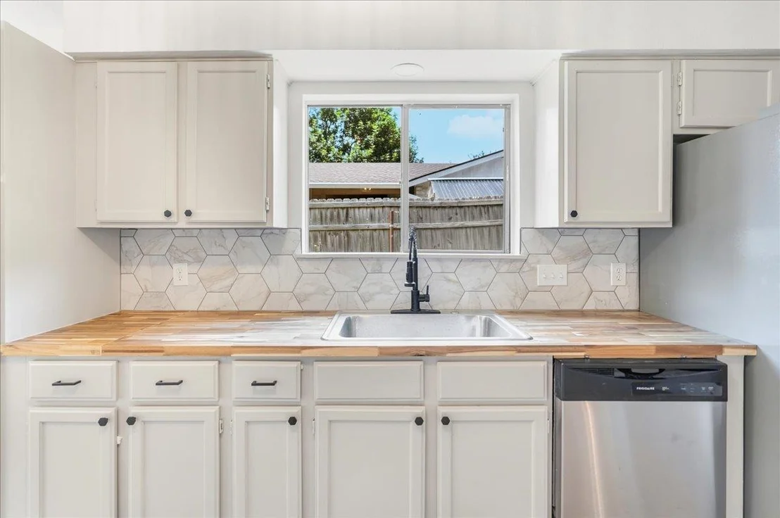 Photo of 2305 Donna DR