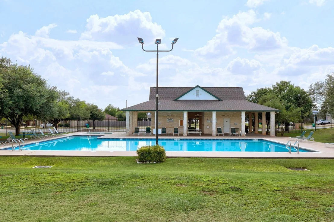 Photo of 828 Whitehall DR