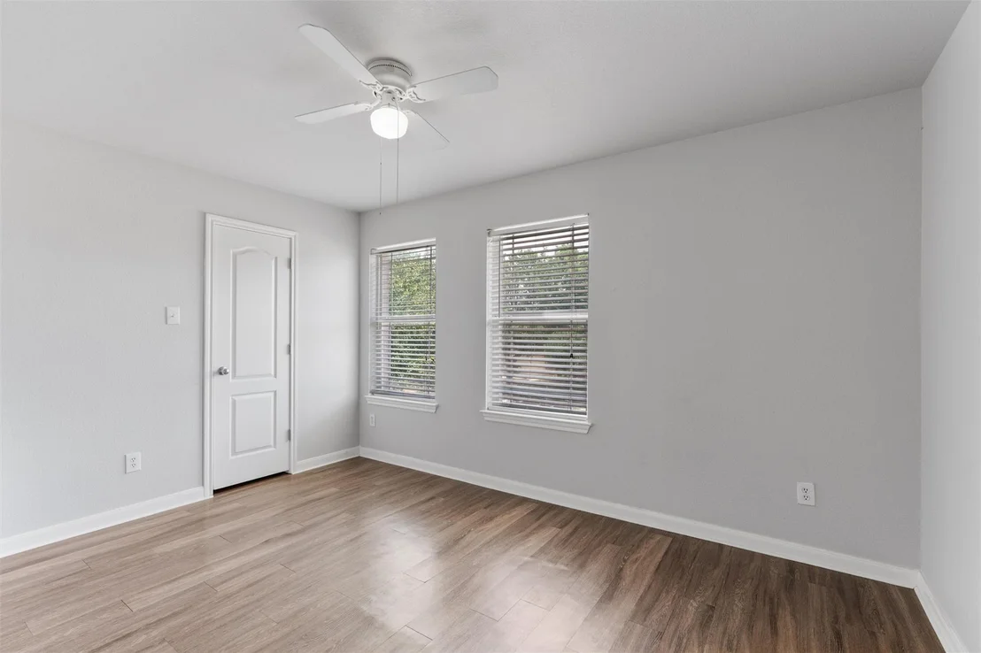 Photo of 198 Covent DR