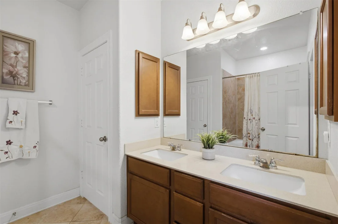 Photo of 626 Landon Samuel LOOP