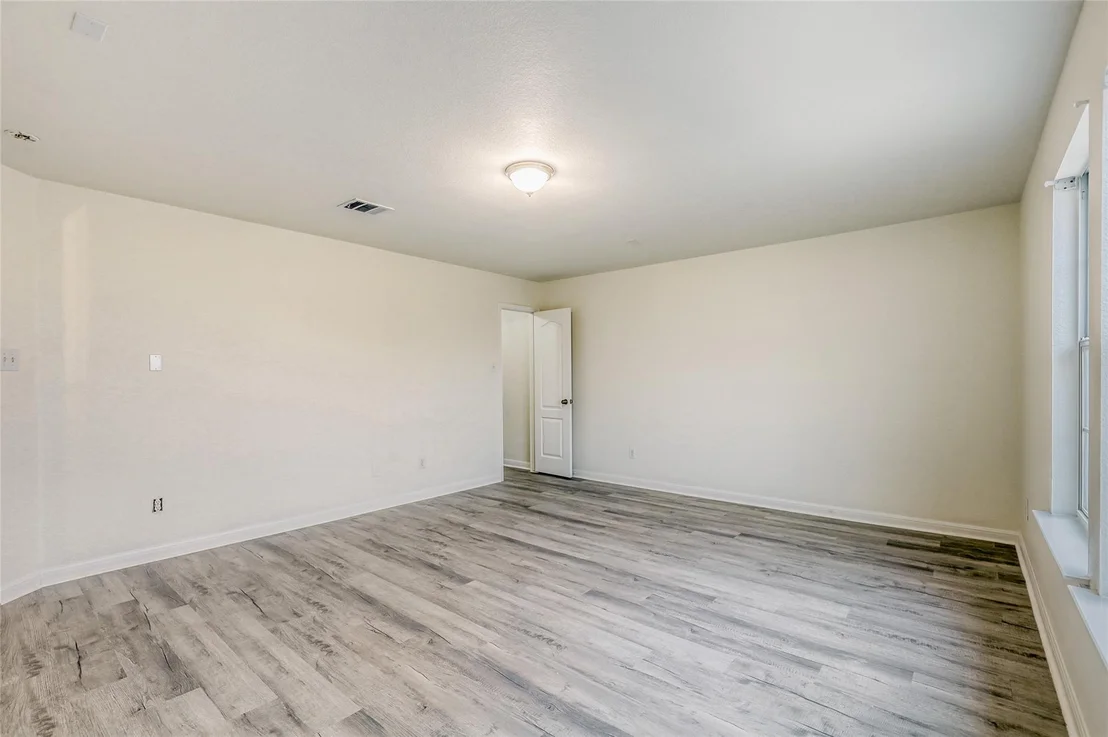 Photo of 113 Silver Lace LN