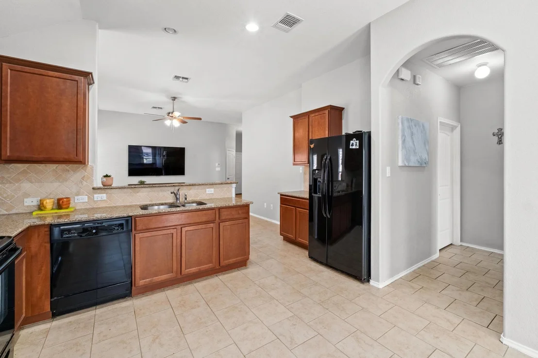 Photo of 160 Vermilion Marble TRL