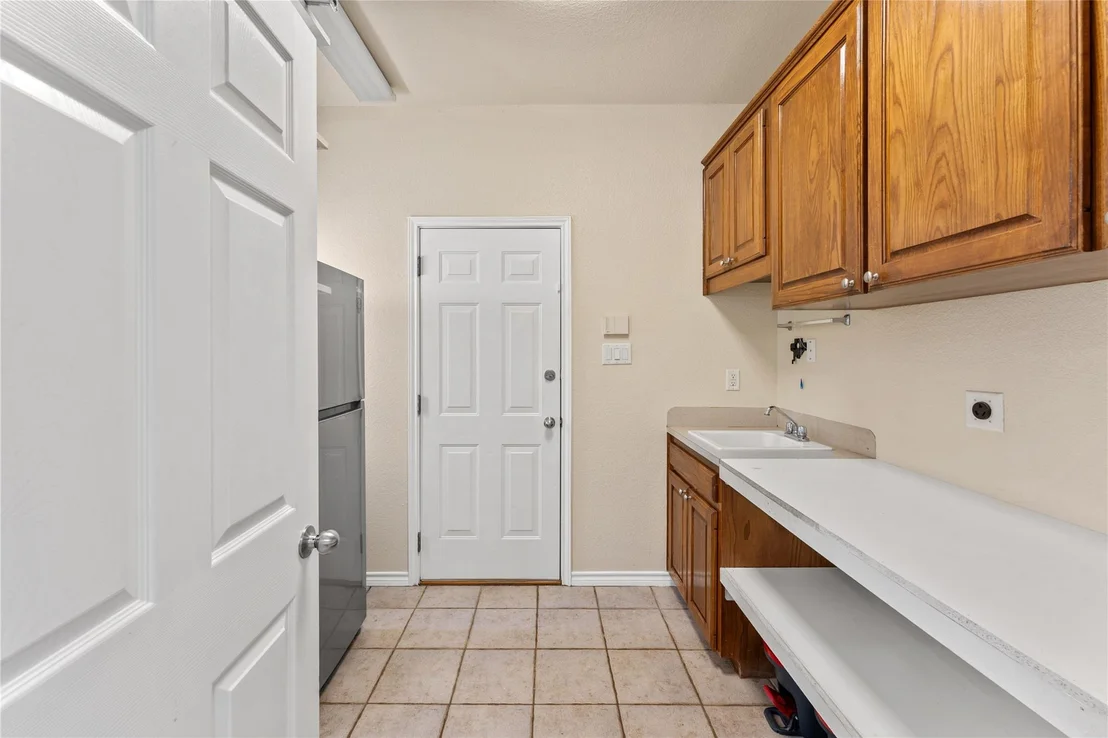 Photo of 1060 Great Oaks DR