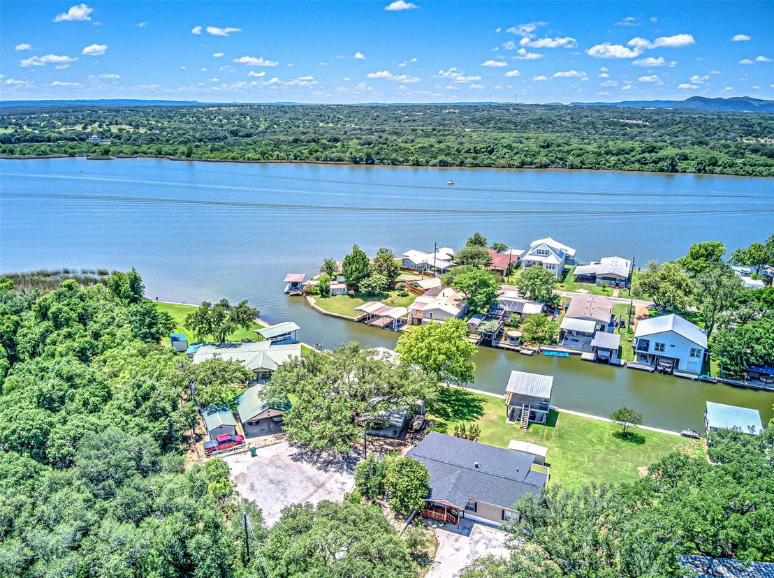 Photo of 702 Liveoak RD