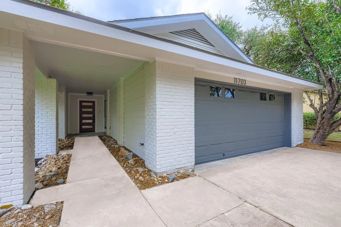 Photo of 11703 Oak Knoll DR