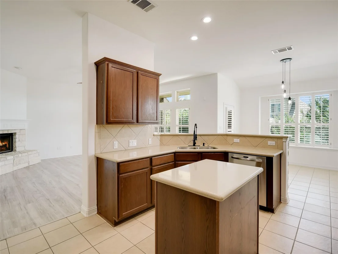 Photo of 15701 Sayan CV