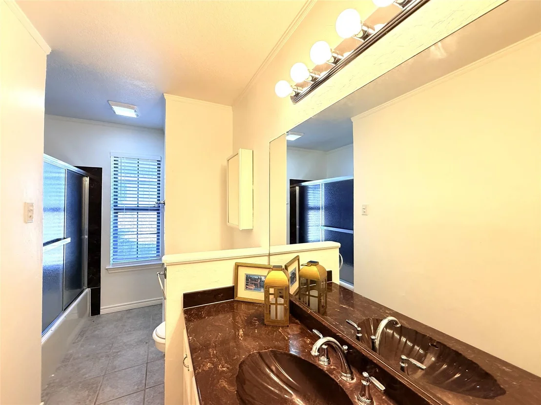 Photo of 2111 Chinaberry CIR