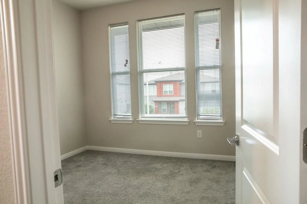 Photo of Unit B at 5409 Baythorne DR