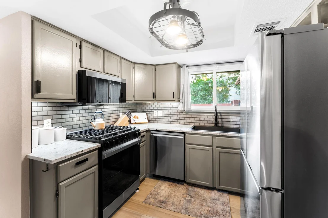 Photo of 1701 Greenlawn BLVD