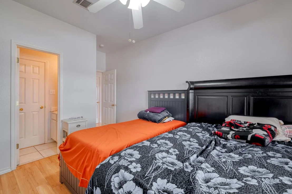 Photo of 402 Split Oak DR