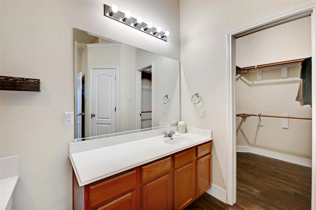 Photo of 1301 Rainbow Parke DR