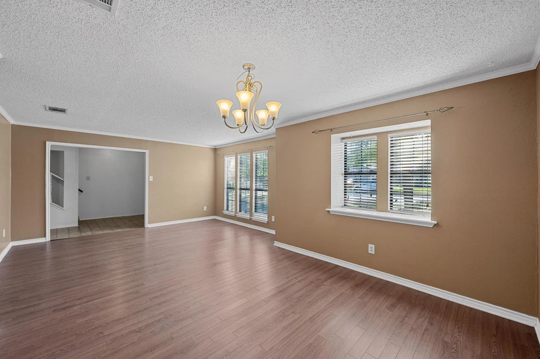 Photo of 2412 W Messick LOOP