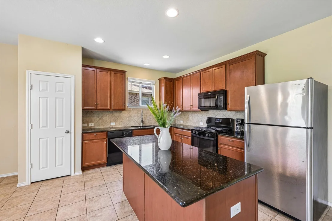 Photo of 140 Lynn Crest BND