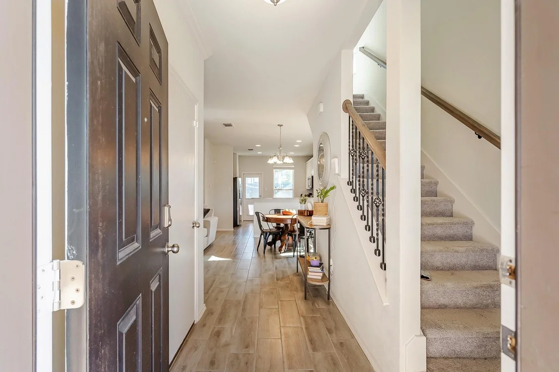 Photo of 221 Thornless CIR