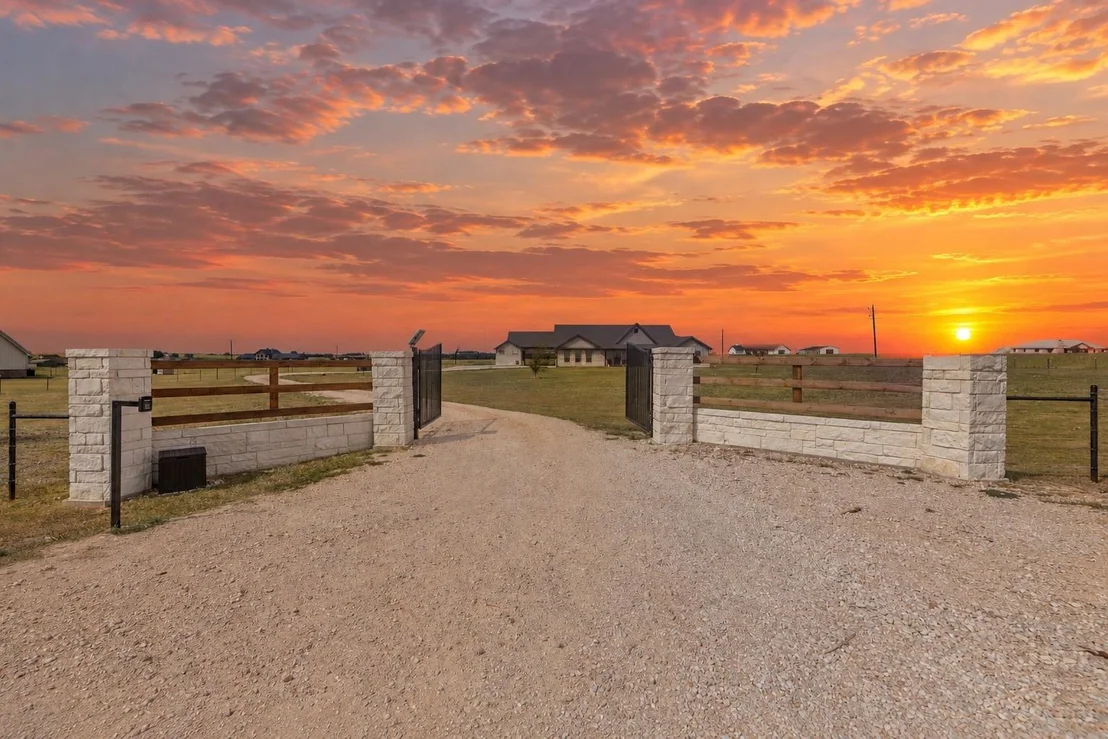 Photo of 323 County Road 301