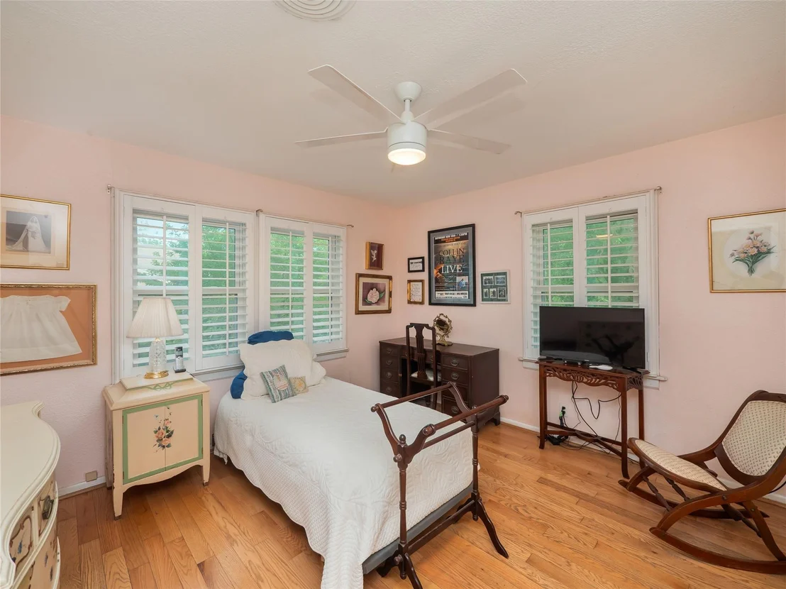 Photo of 700 Lewis DR