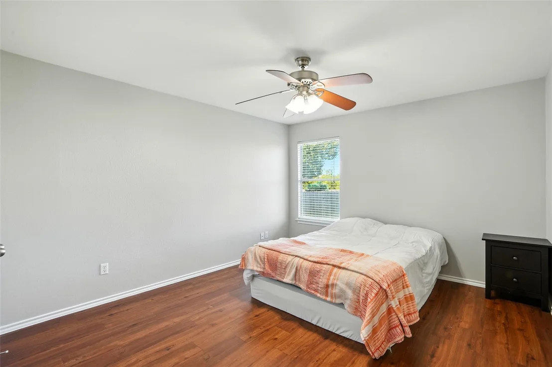 Photo of 221 Herrera TRL