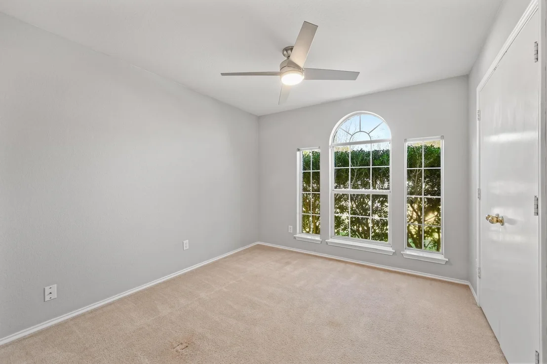 Photo of 740 Clearview CIR