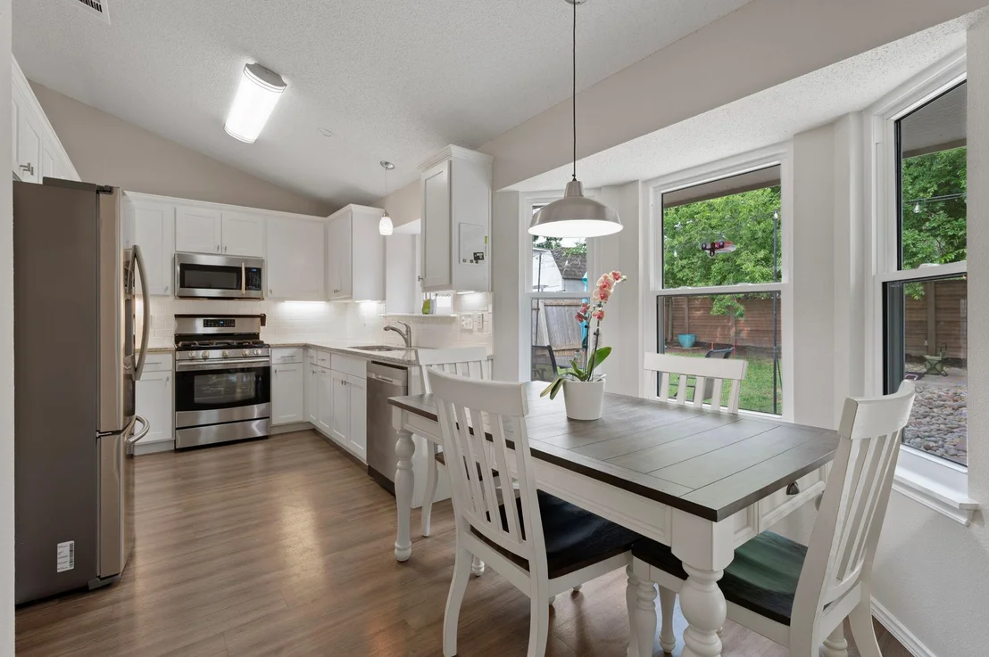 Photo of 1608 White Oak LOOP